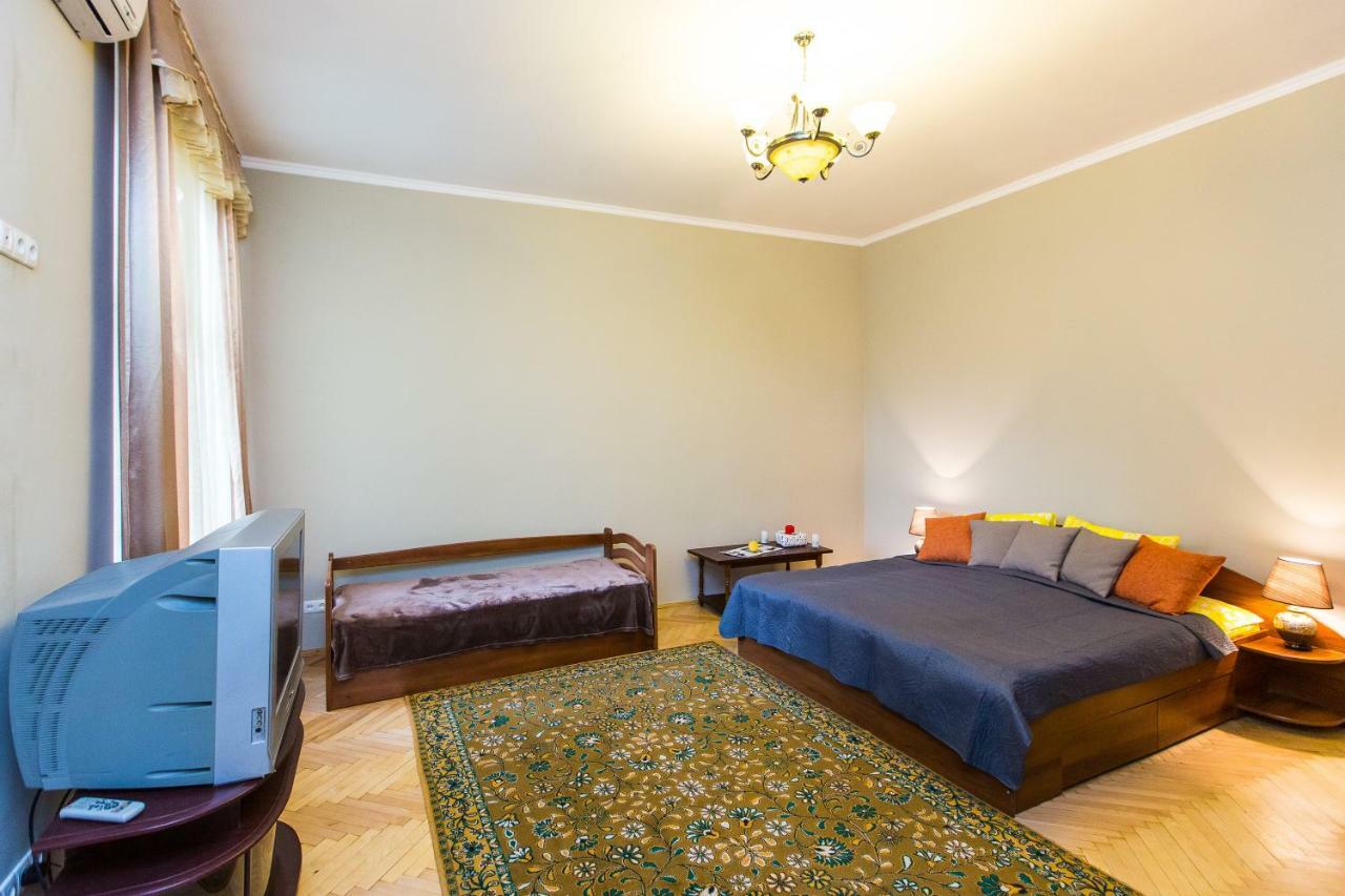 Apartments On Sholom Aleichem Та Ще Варіант Поруч Лвив Екстериор снимка