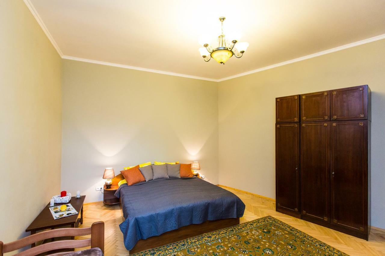 Apartments On Sholom Aleichem Та Ще Варіант Поруч Лвив Екстериор снимка