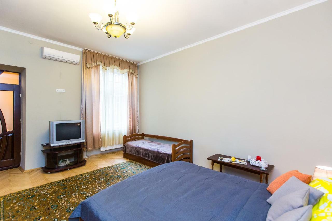 Apartments On Sholom Aleichem Та Ще Варіант Поруч Лвив Екстериор снимка